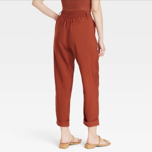 Women’s high-rise effortless pin tuck ankle pants - Picture 2 of 5